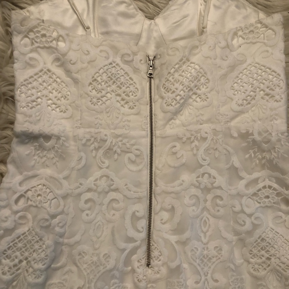 Bardot Lace Eyelet Embroidered Floral Sweetheart Tiered Hem White Dress size 10 - Picture 9 of 16